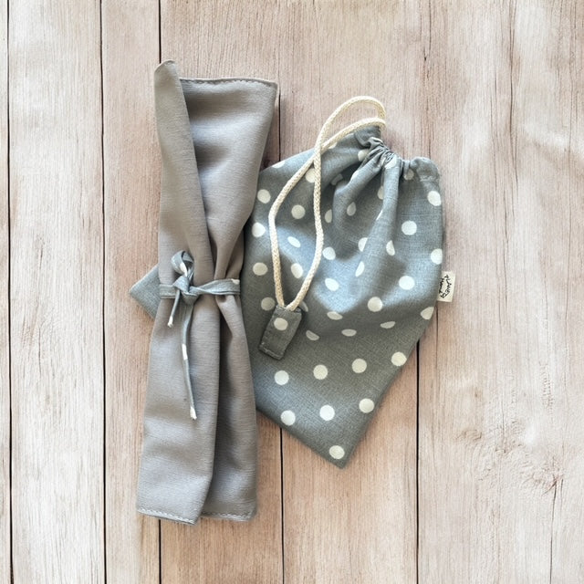 Individual Lunares Gris con Bolsita de Colación de Regalo