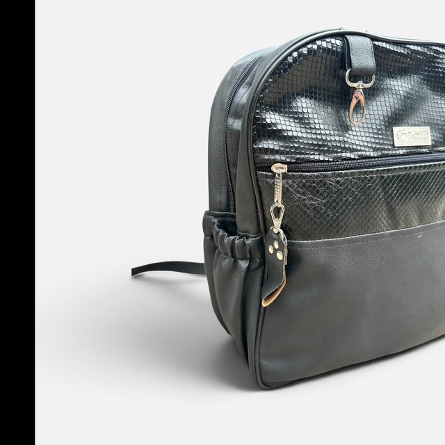 Mochila cuerina, aplicación cuero Emilia+ Estuche + Mudador acolchado impermeable GRATIS (Copia) (Copia)