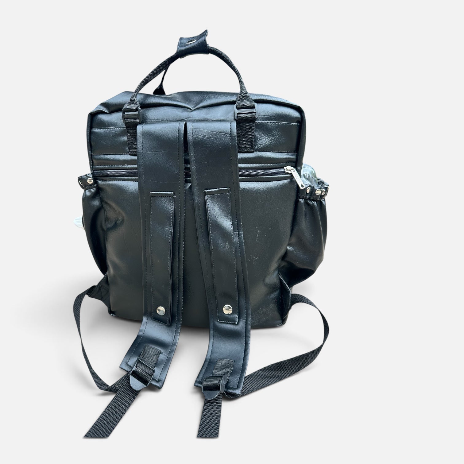 Mochila cuerina + Estuche + Mudador acolchado impermeable GRATIS